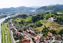 Plača v Posavju za 54 evrov nižja od povprečja, avtomobili v povprečju stari 10,8 leta