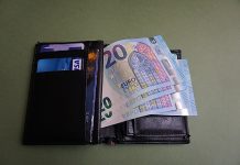 Višje plače v javnem sektorju