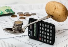 Zaradi vladne radodarnosti do javnega sektorja bo življenje dražje