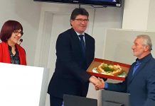 Brežice: Župan prejel v dar praznično pleteno srce