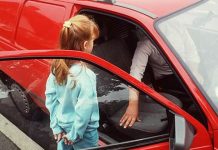 Pred OŠ Brežice naj bi neznanec otroke vabil v avtomobil