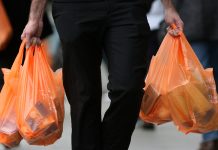 Od septembra na blagajnah v trgovinah ne bo več plastičnih vrečk