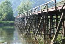 Most čez Krko v Podbočju za Bratuškovo pomemben toliko kot lanski sneg