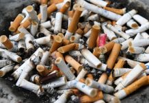 Cigarete po novem z enotno embalažo v barvi, ki spominja na smrt
