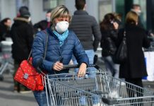 Uradniki šokirali z izjavo, da zaščitni ukrepi zaradi koronavirusa niso potrebni