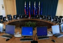 Prepovedano zbiranje več kot šest ljudi in omejitev gibanja ljudi med 21. in 6. uro