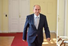 Funkcionarjem 30 % nižje plače, višji dodatki k plačam zaposlenih v kriznih dejavnostih, upokojencem krizni dodatek