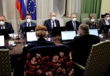 Vlada Janeza Janše takoj po prisegi v spopad s koronavirusom