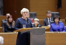 Nezakonito trošila javni denar, zdaj s prstom kaže na druge