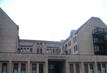 Doslej dva poroda okuženih z novim koronavirusom