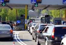 Policija prijela kar tri tihotapce ljudi in tujce, ki so jih imeli v vozilih