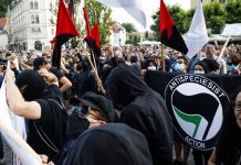 Na internetu zaokrožil posnetek nasilnih protestnikov v Ljubljani