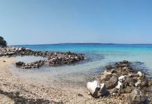 Ob hrvaški obali bolj slabo upoštevajo protikoronske ukrepe