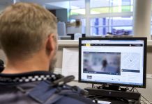 “Šarčeva” policija vohunila za političnimi nasprotniki