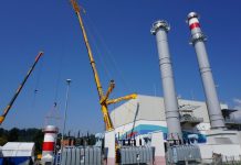 V Termoelektrarni Brestanica nameščajo 60-metrski dimnik novega plinskega bloka