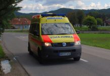 Na cesti Boštanj – Tržišče padel motorist in se poškodoval