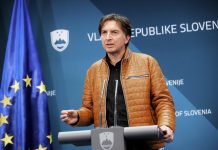 Viri so večinoma lokalni, okužbe se širijo na zasebnih druženjih in v delovnih organizacijah