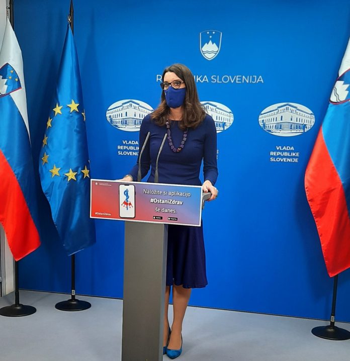 Fotka_Kustec_Vlada_tiskovno_oktober_2020_po_tiskovki_15_10_2020__FitWzk4MCw5ODAsIjk1MThjYWE3N2IiXQ