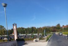 Brežice: Ujeti med krajo žlebov na mrliški vežici