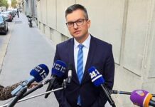 S prstom kazal na druge, a pravila je kršil sam