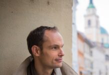 Dr. Anže Logar: “Virus strelja na vse strani. Ne izbira.”