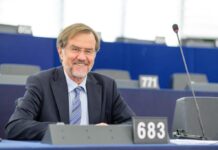 Peterle o Erjavcu: “Od/po/slovljeni politik hoče biti premier s štirimi poslanci”