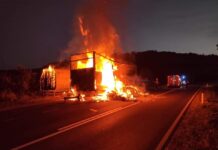 Gabrje: V požaru uničena prikolica in avtobusno postajališče
