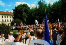 Poročanje o protestih: Dvojna merila RTVS, POP TV in STA