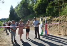 Odprli cesto in javno pot, ki povezujeta občini Brežice in Kozje