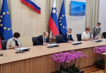Vlada nagradila medicinske sestre in jim zvišala plače