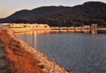 V Sloveniji z mikroplastiko najbolj onesnaženo akumulacijsko jezero med Krškim in Brežicami