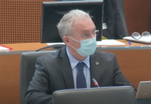KUL tudi tokrat izgubil, Hojs ostaja minister
