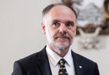 Jerala: Omikron bo zelo verjetno našel vsakega, ki še ni cepljen