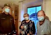 Praznični obisk: S policisti o varnosti, pa tudi o potici, vremenu in neumnih petardah