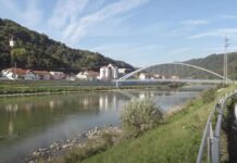 V Krškem gradnjo peš mostu odložili zaradi dragega jekla