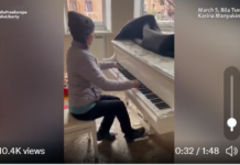 Video: Ukrajinska pianistka zaigrala na piano sredi porušenega doma