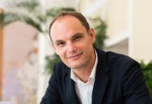 V predsedniški tekmi vodi Anže Logar