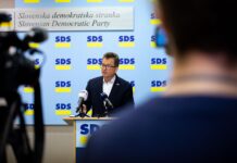 SDS bo zbirala podpise za referendum proti zamiku izvajanja zakona o dolgotrajni oskrbi