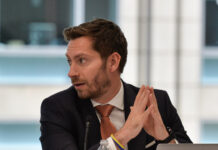 O digitalnih bonih: “Očitno je treba spodnesti vse, kar je počela prejšnja vlada, četudi je dobro”