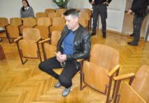Oče šestih otrok priznava pretep žene, a naj je ne bi hotel ubiti