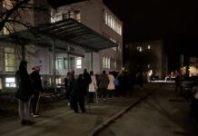 Ljudje sramotno čakali v vrstah, zdaj bo vodstvo ZD nagrajeno