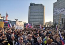 Tretji vseslovenski protest upokojencev s pozivom Golobu k odstopu