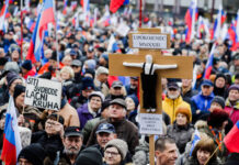 Raziskava Barometer: Večina Slovencev meni, da gredo stvari v državi v napačno smer
