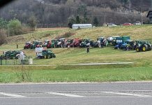 Policija pri kmetih preverja, kdo vse gre v torek na protest