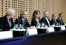 Golob in vlada si bosta konkretno zvišala plače