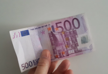Skušal unovčiti ponarejen 500-stotak, ujet v Krškem
