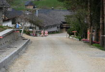 Sevnica: Ureditev ceste skozi Vrh pri Boštanju poteka po načrtih