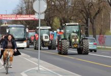 Kmetje s traktorji ohromili promet v Ljubljani
