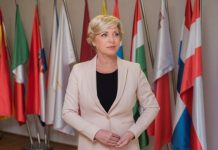 Romana Tomc stopnjuje pritisk na Evropski parlament in zahteva odziv