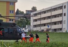 (VIDEO) Poškodovanega otroka helikopter odpeljal izpred ZD Krško